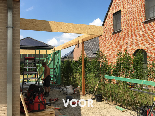 Carport met geïntegreerde tuinberging in Hotwood Essen te Zwevegem
