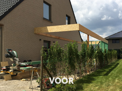 Carport met geïntegreerde tuinberging in Hotwood Essen te Zwevegem