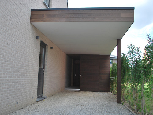 Carport met geïntegreerde tuinberging in Hotwood Essen te Zwevegem