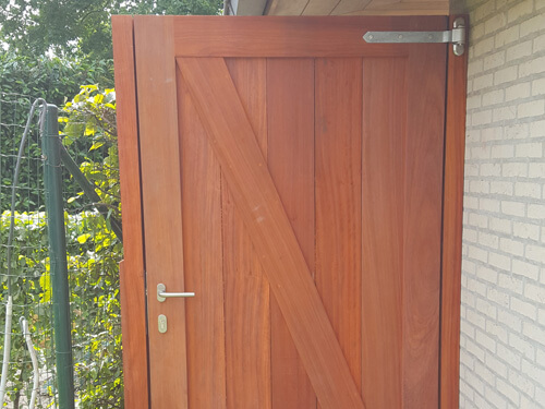 Houten poorten gemaakt uit Padouk