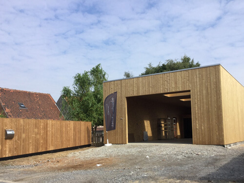 Plaatsen van atelier in houtskelet bekleding in Thermowood - Zwevegem