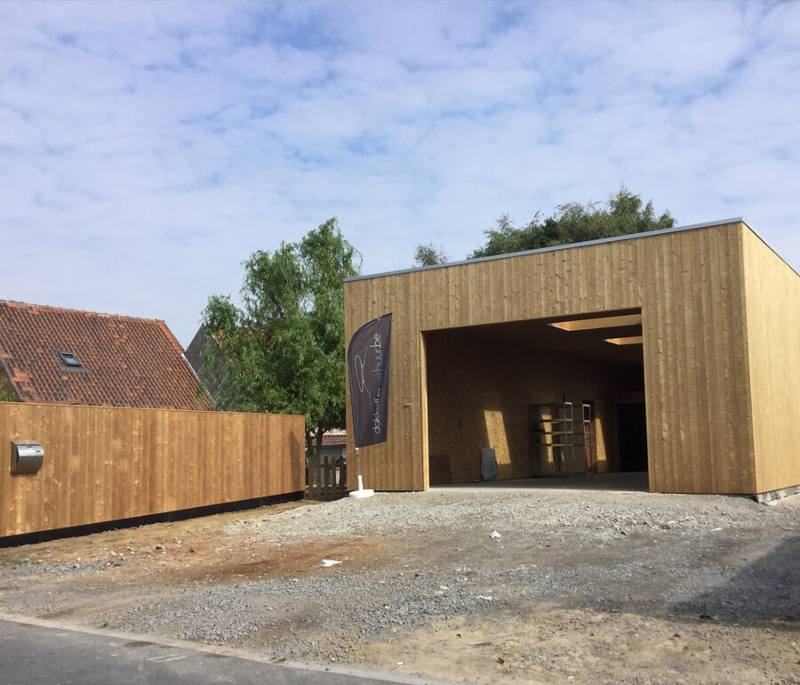 Plaatsen van atelier in houtskelet bekleding in Thermowood - Zwevegem