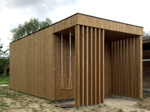 Tuinberging, terrasoverkapping en tuinpoort in Thermo Grenen