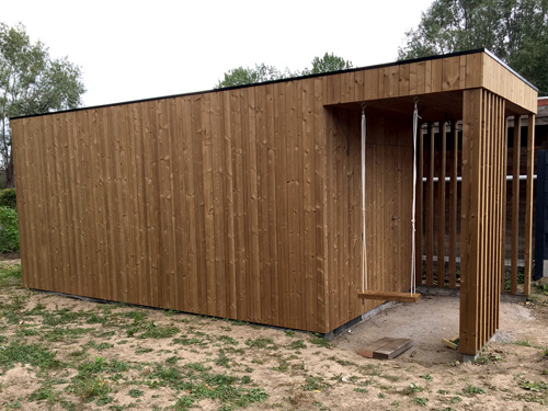 Tuinberging, terrasoverkapping en tuinpoort in Thermo Grenen