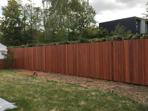 Tuinwand in Padouk met wisselende breedtes - Villeneuve d’Asq