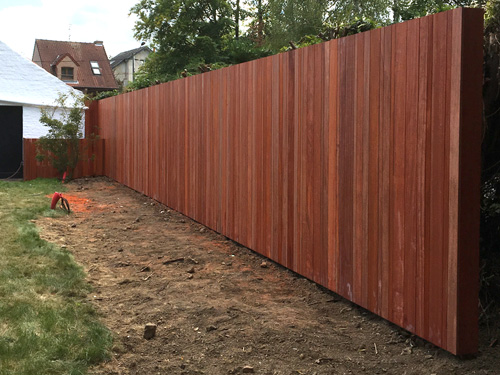 Tuinwand in Padouk met wisselende breedtes - Villeneuve d’Asq